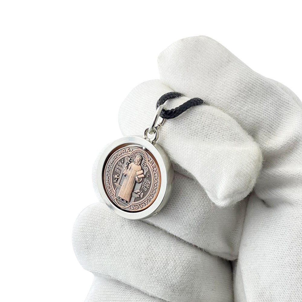 Necklace Pendant - 新しい聖ベネディクトメダルネックレス カトリック保護十字架ペンダント 男女兼用 悪魔祓い宗教ジュエリー 祝福されたお守り 聖なる贈り物