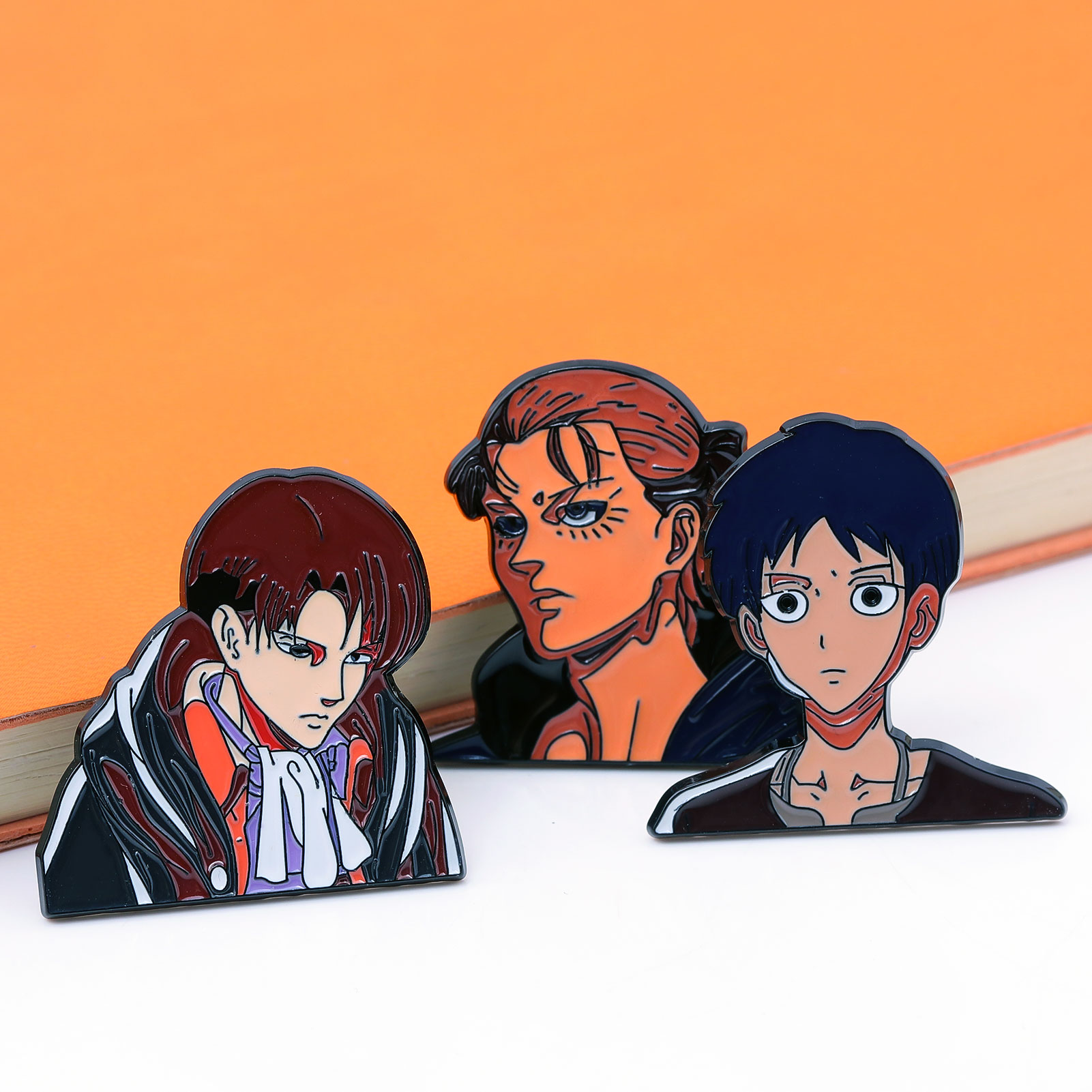 アニメタイタン金属ブローチアニメ二次キャラクターエレンイェー - Levi Jewelry & Watches Inc のレビューと価格