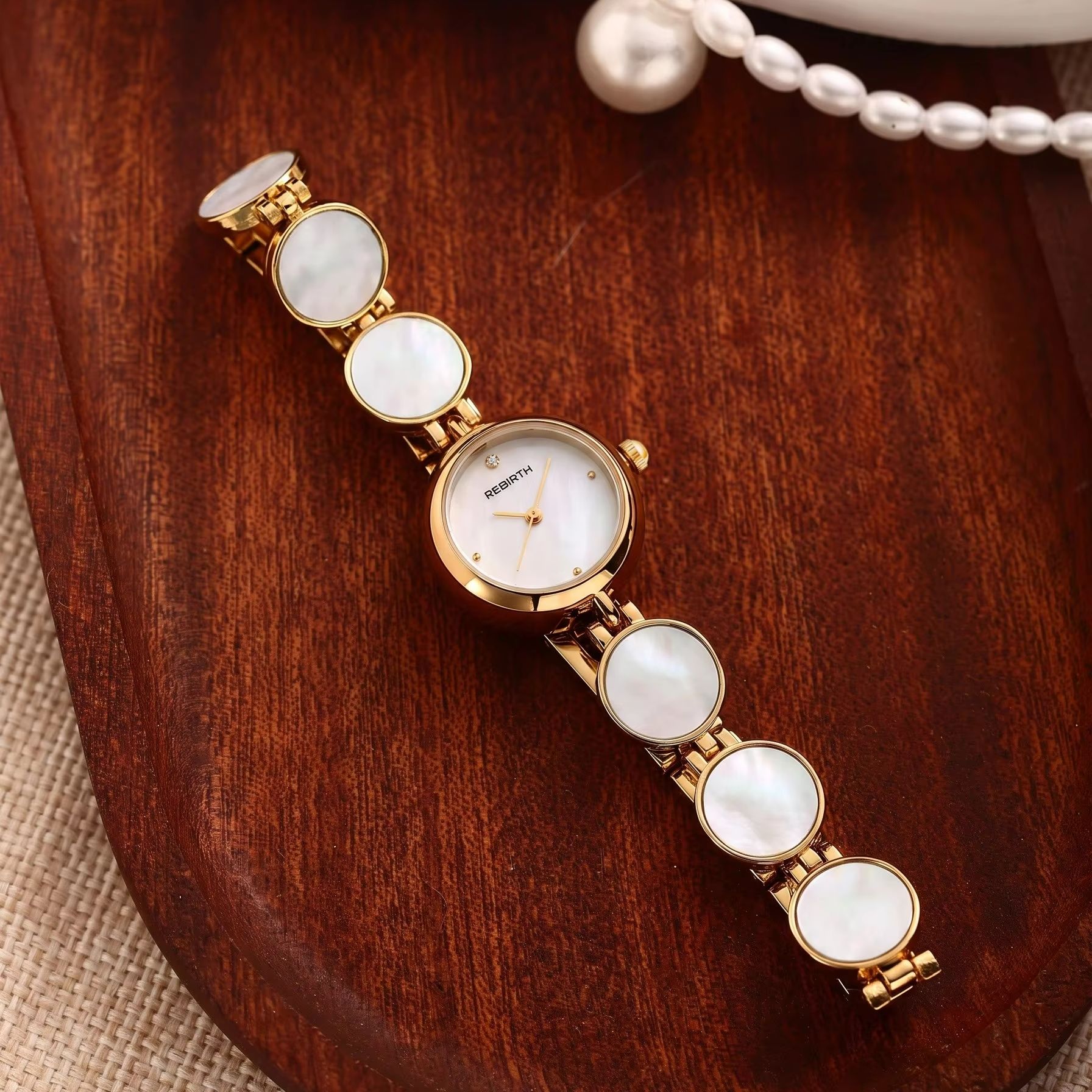 ライトラグジュアリー四つ葉のクローバー ダイヤモンド装飾 レ - Jewelry Style Watches のレビューと価格