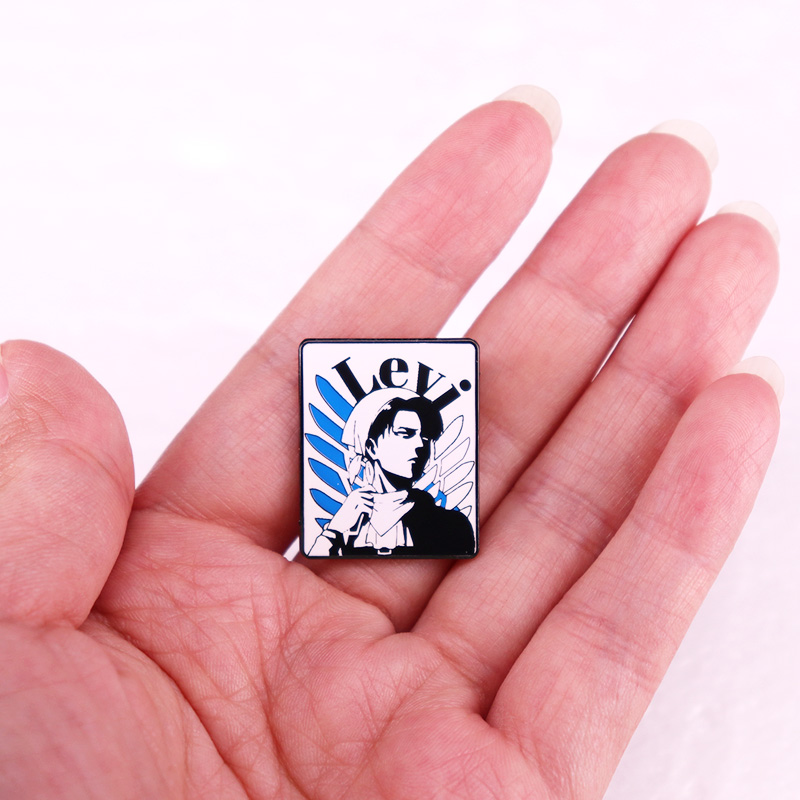 ティタンレヴィラックマンエナメルピンアニメボーイブローチ日本 - Levi Jewelry & Watches Inc のレビューと価格