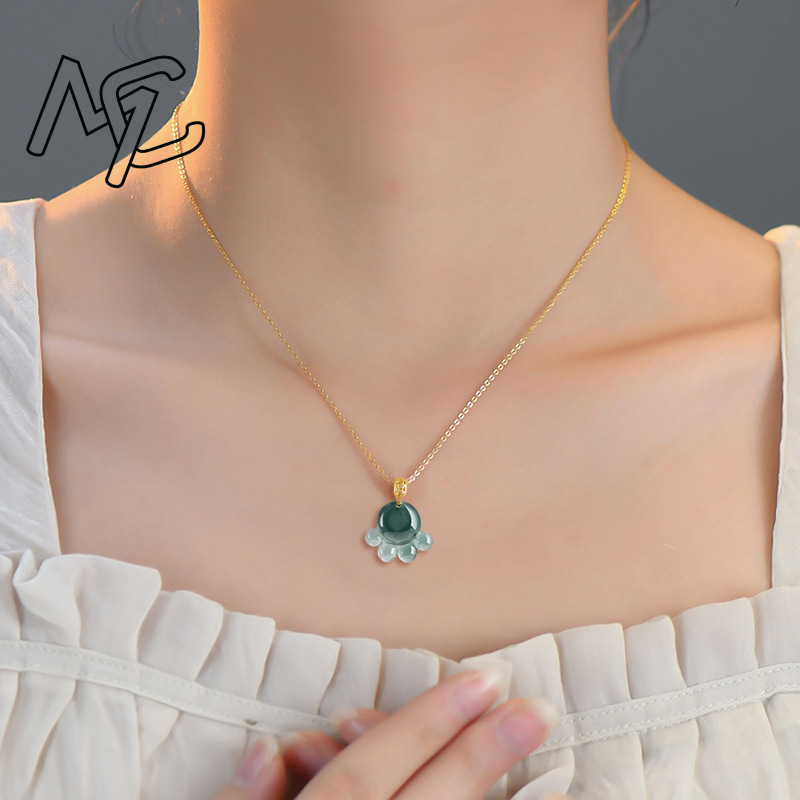 天然本物のエメラルドブルーウォータージェイド猫の足ペンダント - Necklace Pendant のレビューと価格